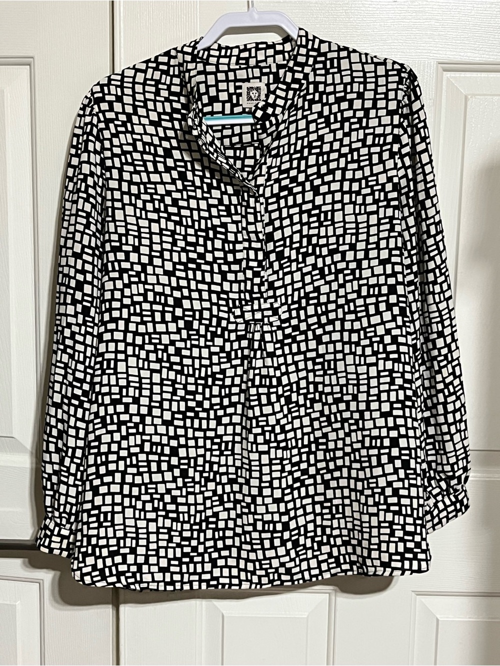 Anne Klein Black and White Square-Print Button Front Blouse
15-me